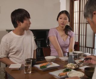 Bước ngoặt tình cảm ngày hè cùng người chị kế – Yuuka Aota